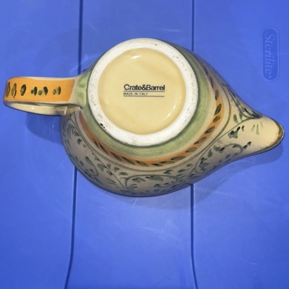 Crate & Barrel Emilia Large Vintage Gravy Sauce Boat Server‎